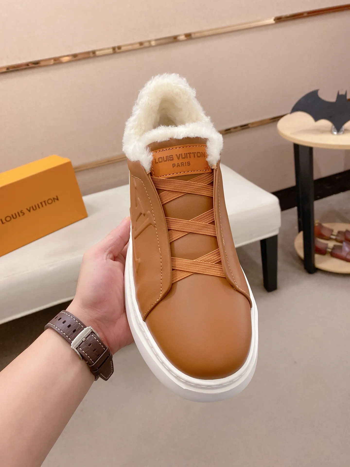 Factory price: 480💰🎉🎉LV~Louis Vuitton trendy men's shoes, new shipments, latest matching, same style as the official website, super high quality, best-selling season [strong][strong][strong] Selected first-layer cowhide, comfortable wool lining, original last, comfortable on the feet, wear-resistant rubber outsole, size: 38-44.
